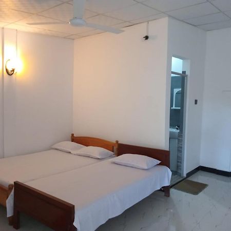 Hotel Amila Guest Trincomalee Exteriér fotografie